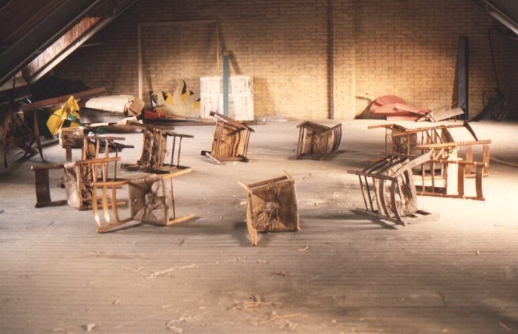 La ronde des chaises, Guy GIARD,1988