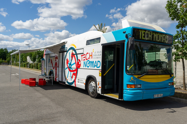 Le Tech’nomad, le bus éveilleur de curiosités qui va à la rencontre des écoles ! Le Tech’nomad, le bus éveilleur de curiosités qui va à la rencontre des écoles !